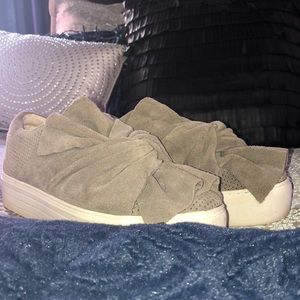 Kenneth Cole slip on platform shoes